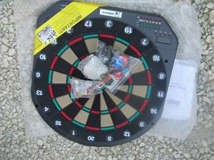 lot 48 image: new electric dart board with assesries