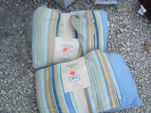lot 51 image: travel blanket set new new new