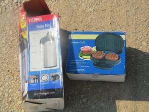 lot 65 image: coffee thermos- new indoor burger grill