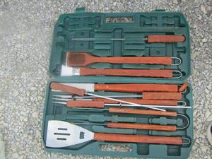 lot 71 image: BBQ utensils in carry case