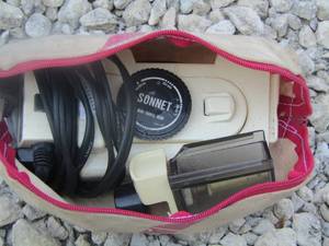 lot 81 image: sonnet mini travel iron