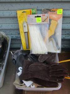 lot 107 image: work gloves, mirror mounts-