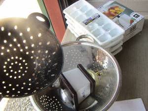 lot 112 image: new ice treys- kitchen strainer qty 2- small scale