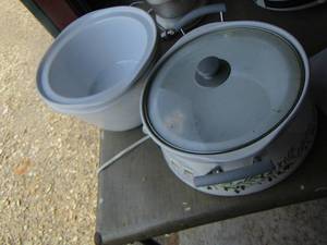 lot 117 image: crock pot slow cooker with 3 different size inserts one lid fits all