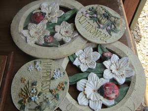 lot 124 image: garden dcor