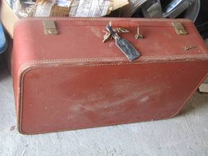 lot 162 image: red suit case by starline
