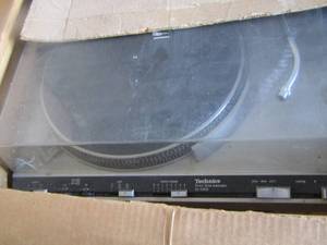 lot 171 image: technics record player in original box