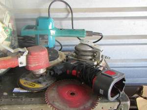 lot 186 image: 8 random orbit polisher, husky sander, saw blades, Campbell hausfeld