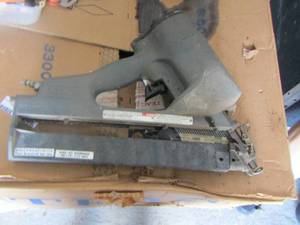 lot 189 image: nail gun for 1 78 - 2 12 nails