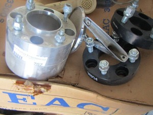 lot 207 image: wheel spacer adaptors qty 3 -  DIFFERENT SIZES