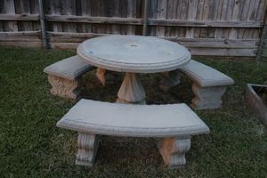 lot 2 image: Cement table and bench seats - HEAVY, BRING HELP AND EQUIPMENT TO REMOVE