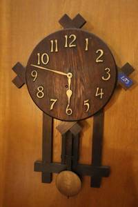 lot 276 image: Vintage pendulum wall clock