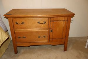 lot 5 image: Vintage Solid Oak side table cabinet. 36 W x 18D x 25H