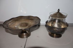 lot 9 image: Sterling silver serving compote and sugar dish with silver lid, see pics with markings.