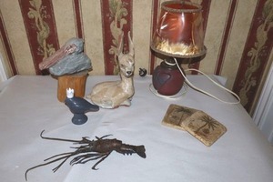 lot 46 image: Home dcor Animal figurines, metal crawfish, and butterfly desk lamp with butterfly shade
