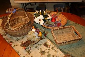 lot 83 image: Fruit baskets with blanket and table cloth