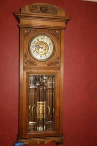 lot 3 image: Antique or vintage  wall clock (numbers on face is plastic ring)