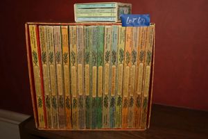lot 67 image: Childrens Books Vintage book sets - Four Frogs in a Box and Dandelion Library set