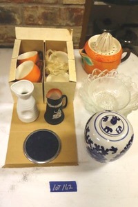 lot 162 image: Orange juicing pitcher and matching cups by Shofu, ROYAL BEYRUETH BALCK ORANGE mini pitcher, Sake pourer, and blue and white urn