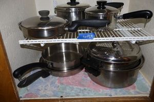 lot 169 image: Stainless cooking pan set