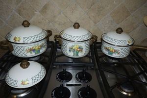 lot 179 image: Villeroy and Boch enamel pots