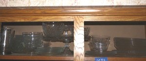 lot 173 image: Clear glass dishes and pedestal cake plate