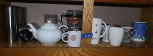 lot 184 image: Insulated travel mugs, ceramic teapot and coffeetea mugs