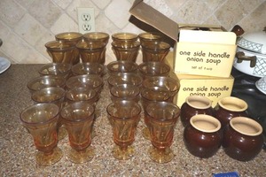 lot 187 image: Fostoria amber glass set and pottery crocks for onion soup and beans set for 4