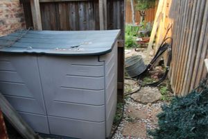 lot 268 image: Plastic Rubbermaid storage unit