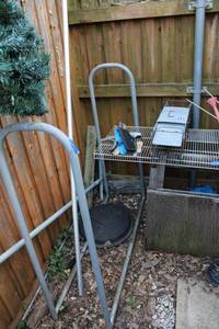 lot 272 image: Metal trash can holder