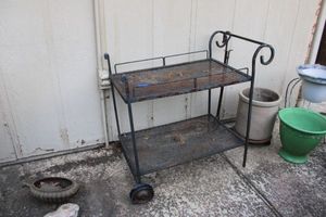 lot 139 image: Metal garden cart