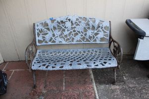 lot 137 image: Cast iron garden bench