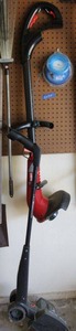 lot 310 image: Weed trimmer and edger
