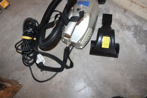 lot 320 image: Shark vacuum