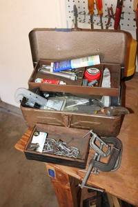 lot 326 image: Vintage metal toolbox and contents plus C-clamps