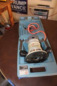 lot 331 image: Black & Decker Router with case