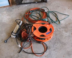 lot 338 image: Extension cords with reel