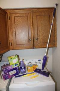 lot 194 image: Swiffer floor cleaner and dusters as shown