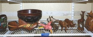 lot 213 image: Wood carved home dcor and souvenirs plus ceramic hummingbird