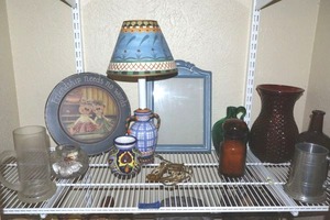 lot 214 image: Colored glass bottles, Mexican style desk lamp and bowl, and more