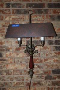 lot 279 image: Wall lamp with plug (removes easily off hook)
