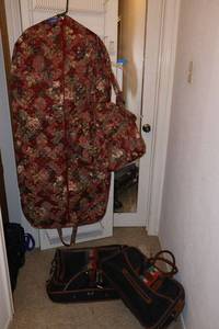 lot 259 image: Luggage travel sets - garment hanging bag and duffle bag