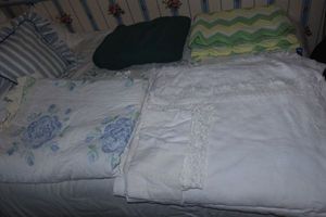 lot 223 image: Blanketsbed spreads and baby afgan