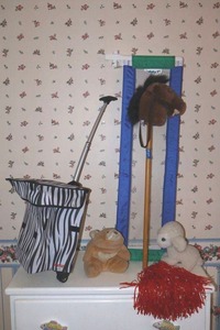 lot 226 image: Kids bed side rail, toys and rolling Smart cart