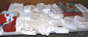 lot 124 image: Table linens and placemats (generous amount)