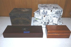 lot 116 image: Vintage KRAK-R-JAK BISCUITS tin, felt lined box and sailboat fabric storage boxes