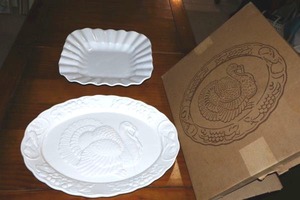 lot 109 image: White ceramic turkey platter and large white serving bowl