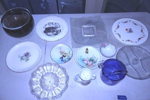 lot 103 image: Vintage Decorative and serving plates with blue glass ice bucket