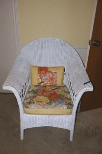 lot 203 image: White wicker chair vintage, seat has springs underneath