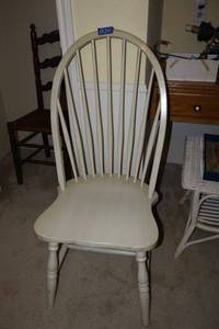 lot 207 image: Painted Windsor spindle back style chair